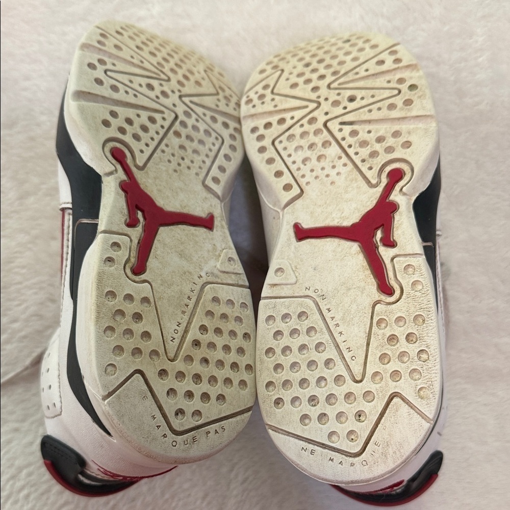 Nike Air Jordan 6 Retro “Carmine” Youth Sneakers 13.5 Little Boy - Picture 7 of 9